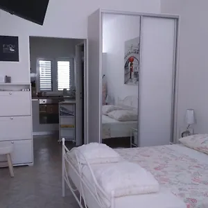 Appartement Swiss 4, Split